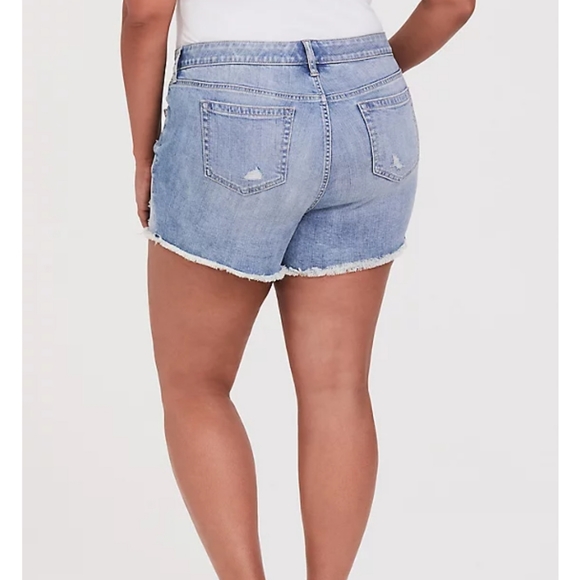 🔶 Torrid distressed denim shorts #129 - Picture 8 of 9